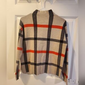 Tahari Neutral Knit Sweater with Black Accent
